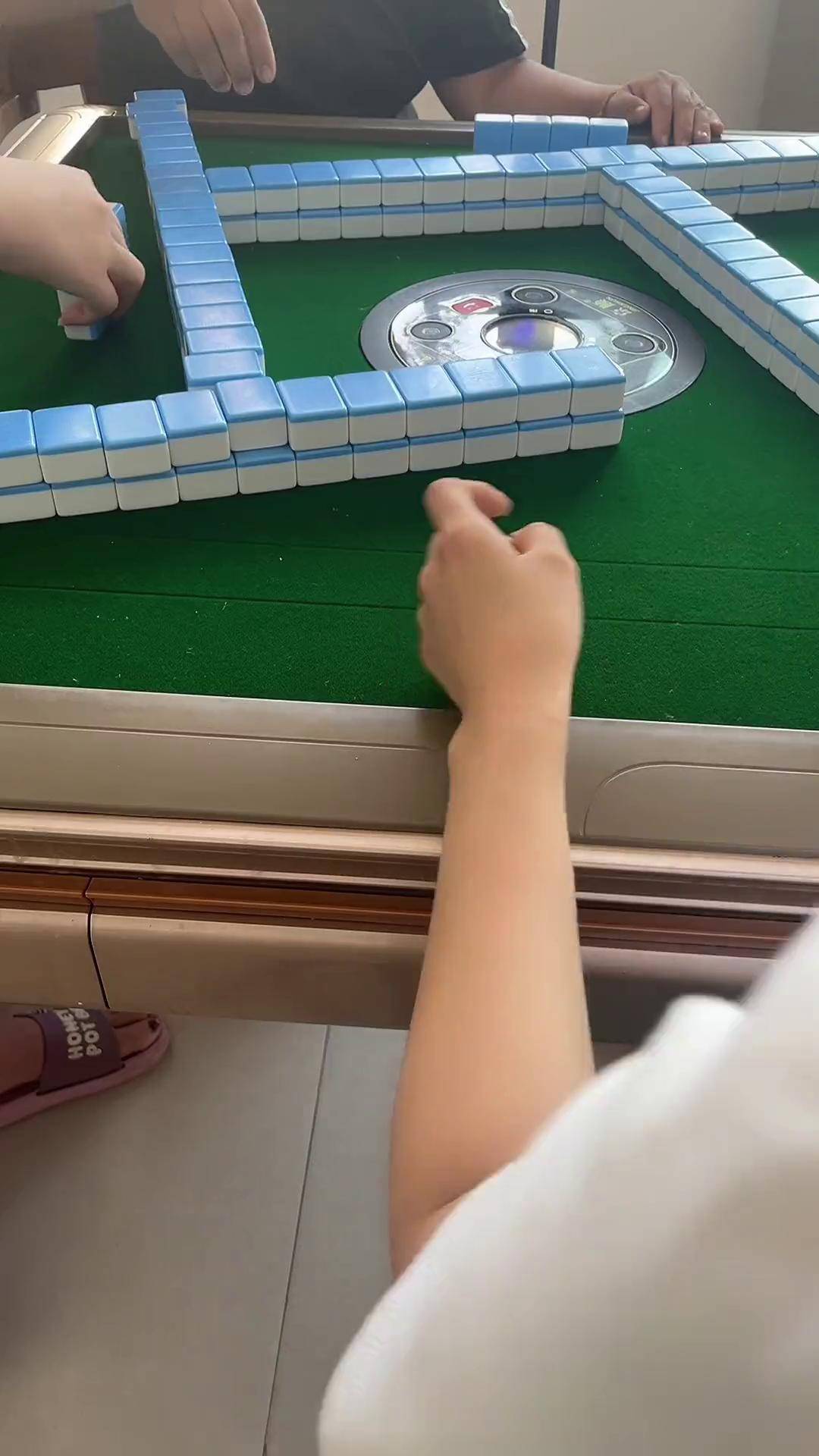 包含我来教大家!微乐家乡麻将小程序必赢神器免费	”开挂(透视)辅助神器的词条